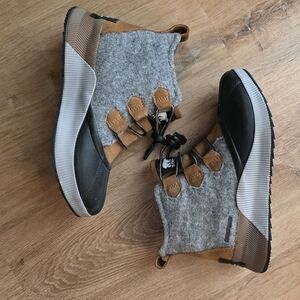 SOREL Youth Out 'N About Classic Boots Size 4